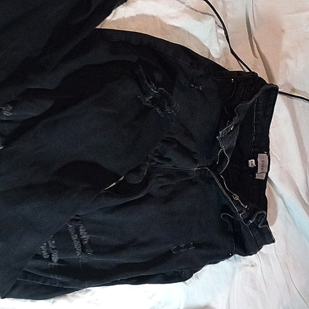 Women's 5/6 Bamboo black tattered jeans